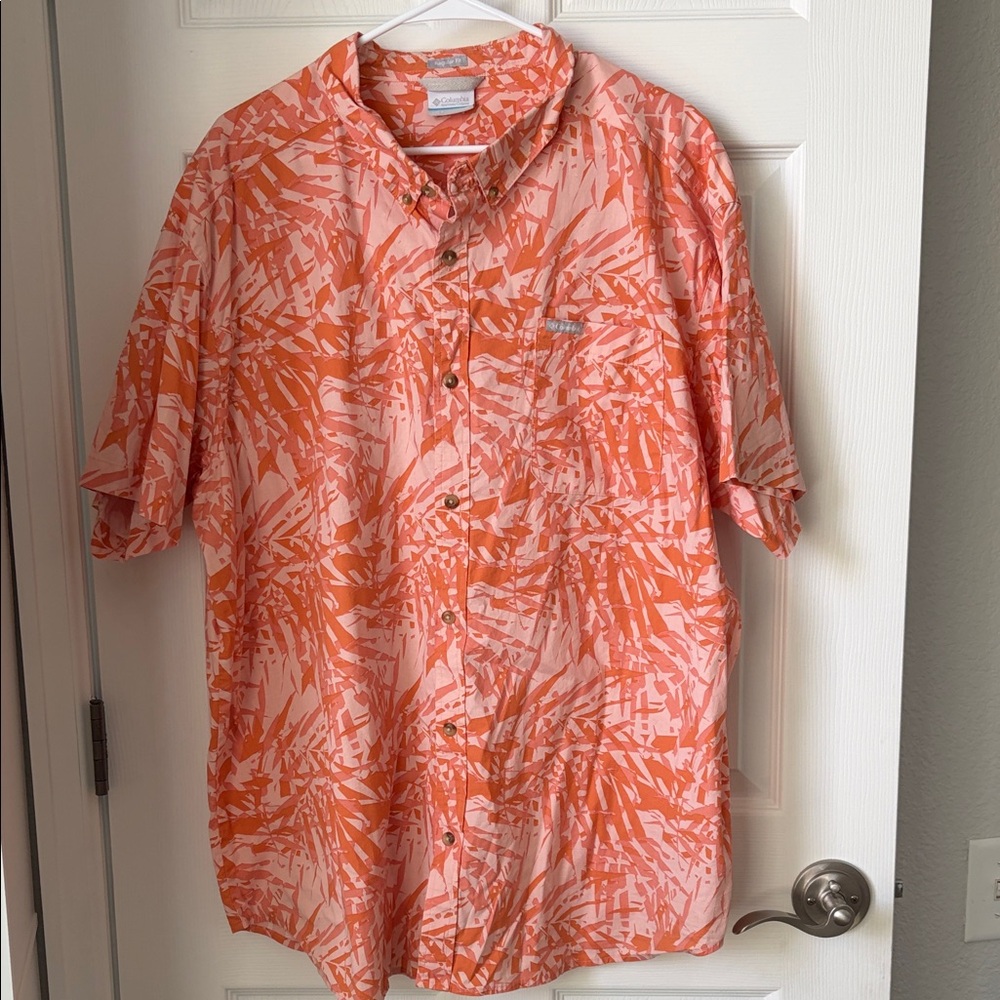Columbia Men’s Coral and Light Pink Palm-Print Short Sleeve Button-Up Shirt